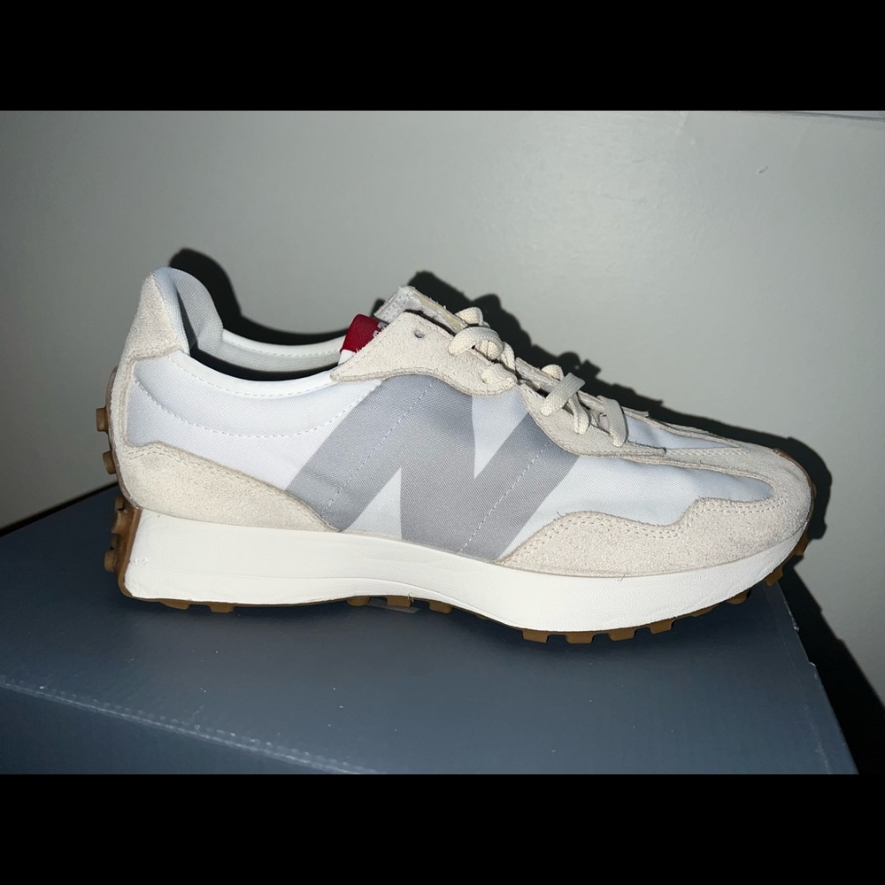 New Balance 327